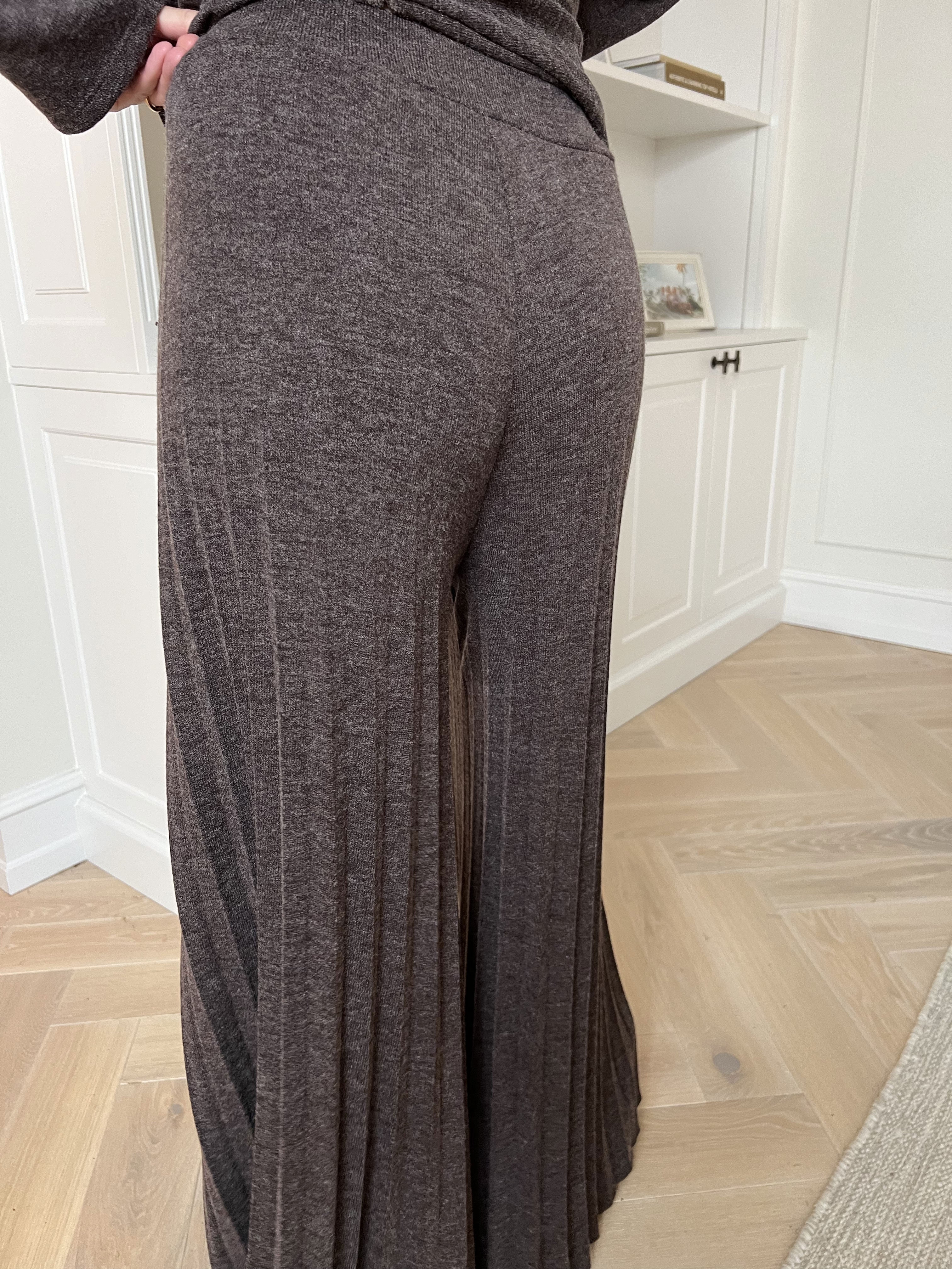 Anita Pants - Bløde og elegante plisserede plus size strikbukser